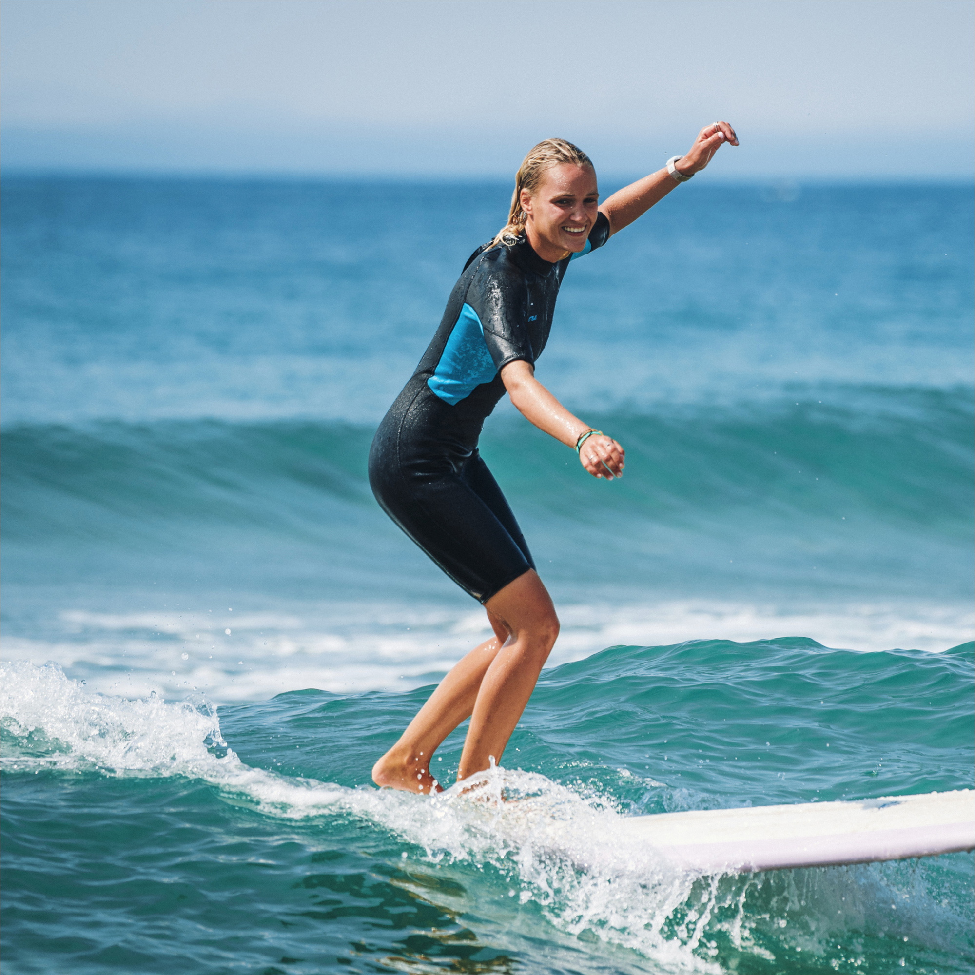 2026 O'Neill Womens Reactor-2 2mm Back Zip Shorty Wetsuit 5043B - Black / Lt Aqua